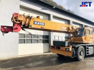Hình ảnh xe cẩu bánh lốp 25 tấn Kato KR-250