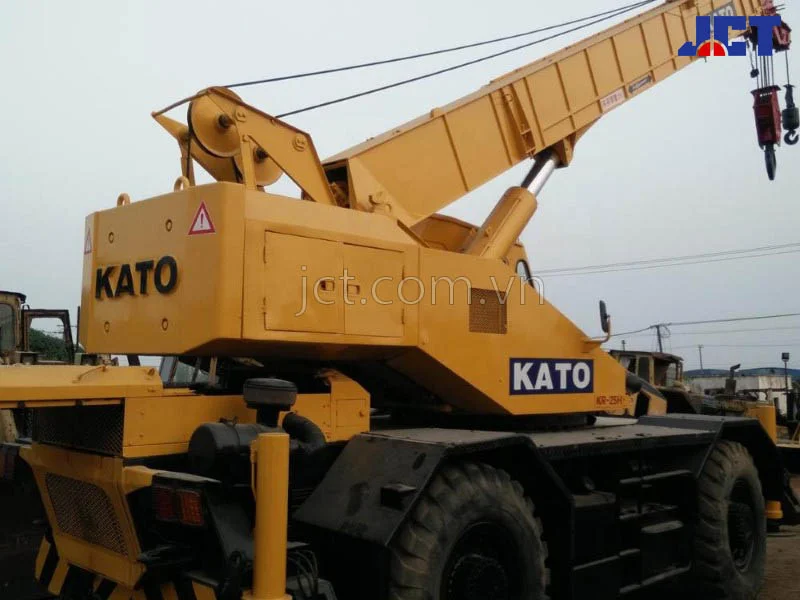 Hình ảnh xe cẩu bánh lốp 25 tấn Kato KR-25H