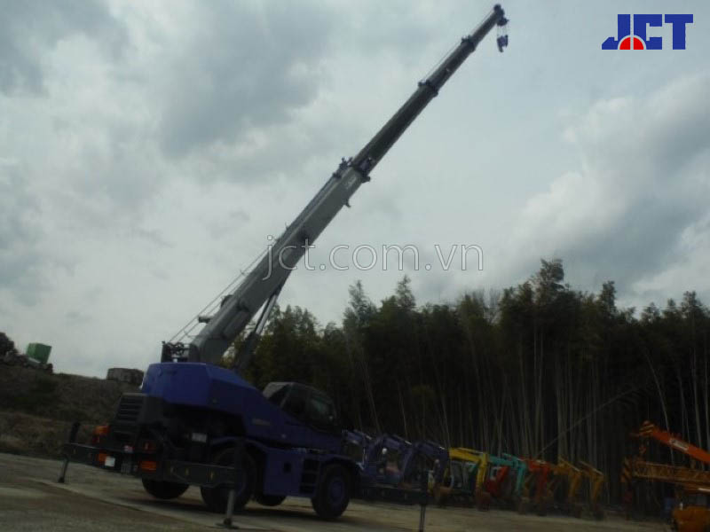 Hình ảnh xe cẩu bánh lốp 25 tấn Tadano GR-250N