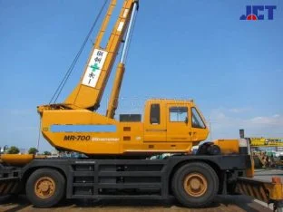 Hình ảnh xe cẩu bánh lốp 70 tấn Kato KR-70H (MR-700)