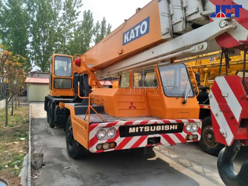 Xe cẩu bánh lốp 25 tấn Kato NK250E-V