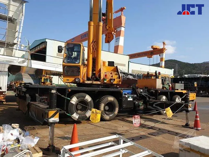 xe cau banh lop 50 tan Huyndai HC50