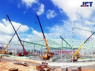 JCT Việt Nam cho thuê xe cẩu bánh lốp lắp dựng kết cấu nhà xưởng tại KCN Hưng Phú I Cần Thơ