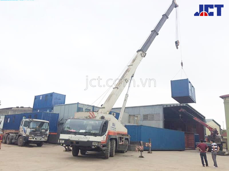 Cho thuê xe cẩu bánh lốp nâng hạ container cho công ty trong khu công nghiệp Song Khê Bắc Giang 