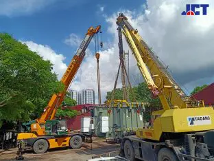 Cho thuê xe cẩu bánh lốp 25 tấn và 50 tấn nâng hạ hàng hóa tại Long Biên- Hà Nội