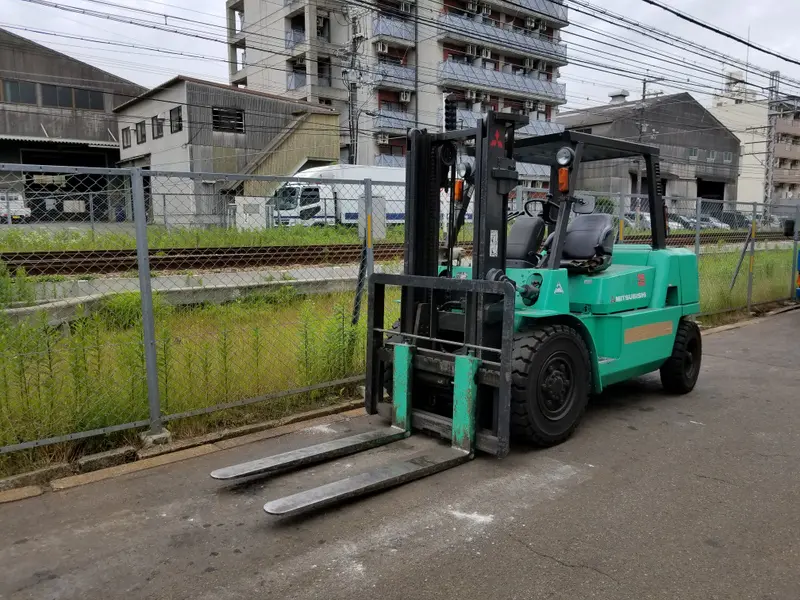 Xe nâng hàng 3.5 tấn dầu FD35 Mitsubishi Nhật bãi