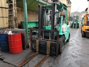 Xe nâng hàng 3.5 tấn dầu FD35 Mitsubishi Nhật bãi