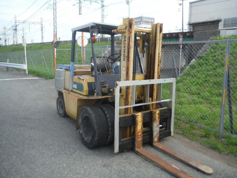Xe nâng hàng Komatsu 4.5 tấn dầu FD45 Nhật bãi
