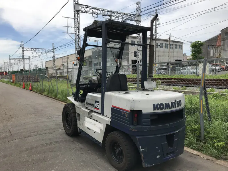 Xe nâng hàng Komatsu 4.5 tấn dầu FD45 Nhật bãi