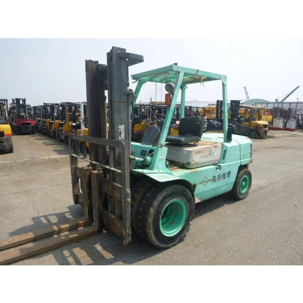 Xe nâng hàng 5 tấn FD50 Mitsubishi Nhật bãi giá rẻ