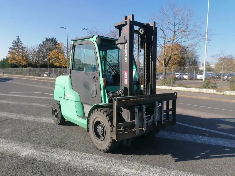 Xe nâng hàng 5 tấn FD50 Mitsubishi Nhật bãi giá rẻ