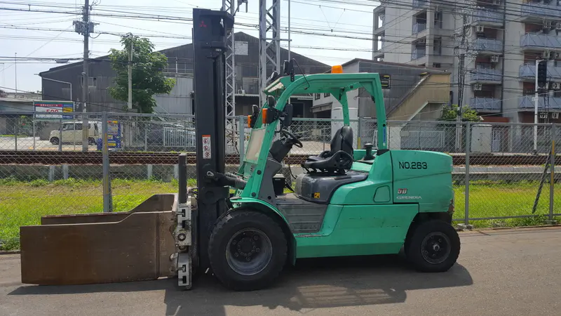 Xe nâng hàng 5 tấn FD50 Mitsubishi Nhật bãi giá rẻ