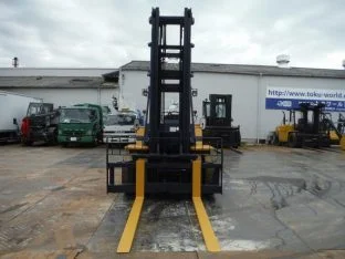 Xe nâng hàng Komatsu 8 tấn chạy dầu