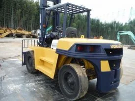Xe nâng hàng Komatsu 8 tấn chạy dầu