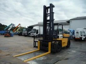 Xe nâng hàng Komatsu 8 tấn chạy dầu