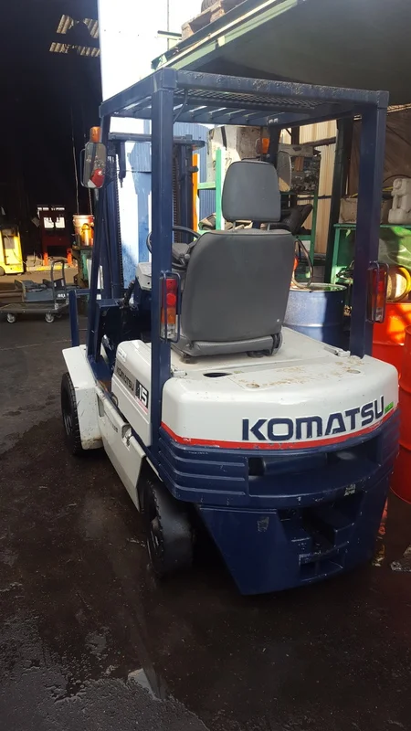 Xe nâng hàng Komatsu 1 tấn dầu FD10 Nhật bãi