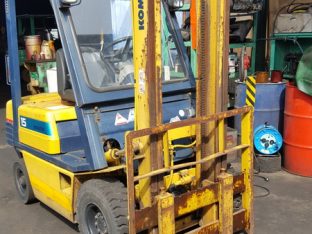 Xe nâng hàng Komatsu 1 tấn dầu FD10 Nhật bãi