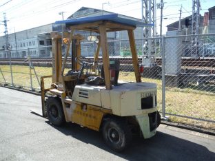 Xe nâng hàng Komatsu 2 tấn FD20 dầu Nhật bãi