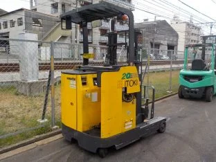 Xe nâng hàng Komatsu 2 tấn chạy điện