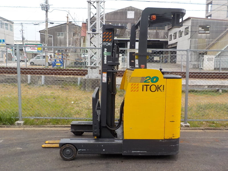 Xe nâng hàng Komatsu 2 tấn chạy điện