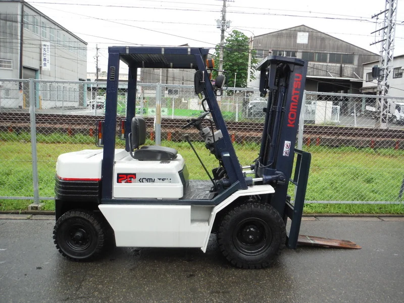 Xe nâng hàng Komatsu 2 tấn chạy gas Nhật bãi