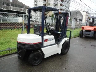 Xe nâng hàng Komatsu 2 tấn chạy gas Nhật bãi