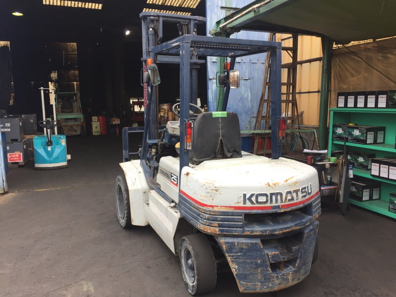 Xe nâng hàng Komatsu 2.5 tấn chạy dầu
