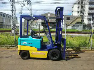 Xe nâng hàng Komatsu 2.5 tấn chạy điện