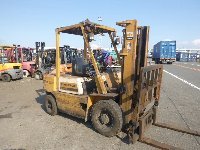Xe nâng hàng Komatsu 2.5 tấn chạy gas Nhật bãi
