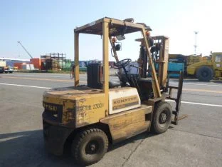 Xe nâng hàng Komatsu 2.5 tấn chạy gas Nhật bãi