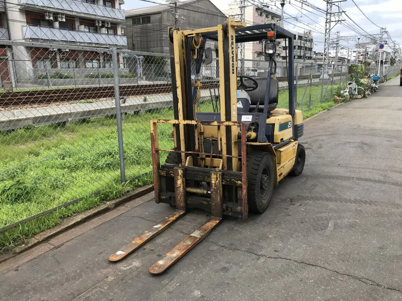 Xe nâng hàng Komatsu 2.5 tấn chạy gas Nhật bãi