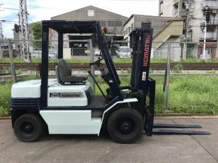 Xe nâng hàng Komatsu 2.5 tấn chạy gas Nhật bãi