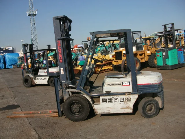 Xe nâng hàng Komatsu 2.5 tấn chạy gas Nhật bãi