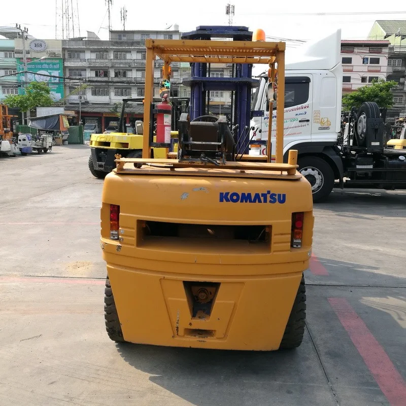 Xe nâng hàng Komatsu 4 tấn chạy gas