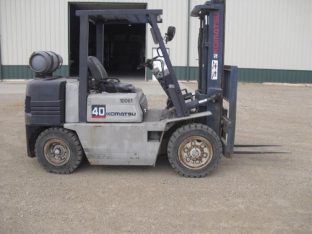 Xe nâng hàng Komatsu 4 tấn chạy gas