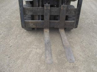 Xe nâng hàng Komatsu 4 tấn chạy gas