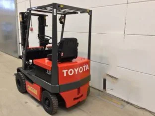 Xe nâng hàng Toyot 1.5 tấn chạy điện Nhật Bãi