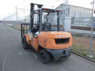 Xe nâng hàng Toyota 4 tấn dầu Nhật bãi