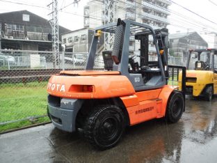 Xe nâng hàng 6 tấn Toyot dầu Nhật bãi