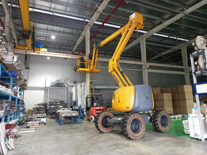 Cho thuê xe nâng người boomlift KCN Hải Yên, Quảng Ninh