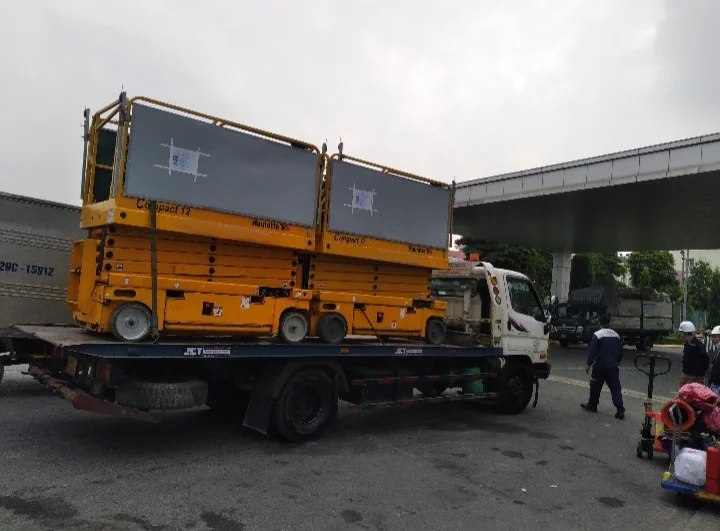 JCT Việt Nam cho thuê xe nâng người cắt kéo tại KCN Bắc Vinh, Nghệ An