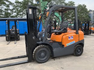 Xe-nang-dau-Unicarriers-2.5t-4