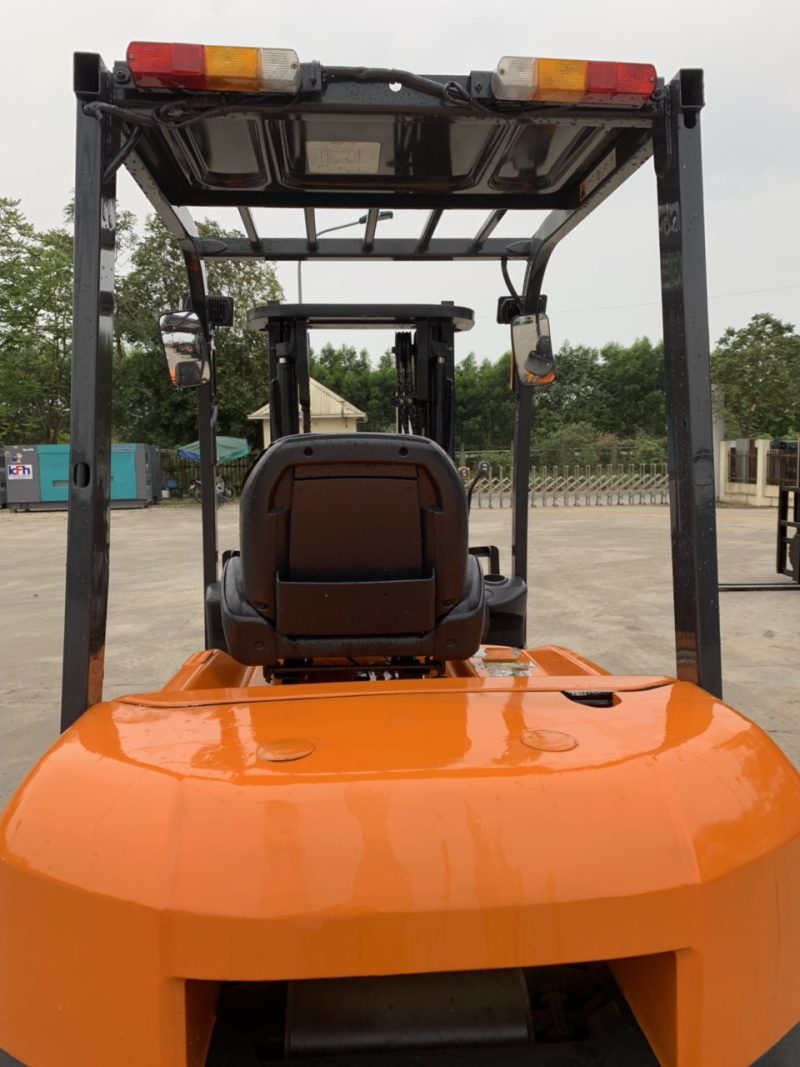 Xe-nang-dau-Unicarriers-2.5t-5